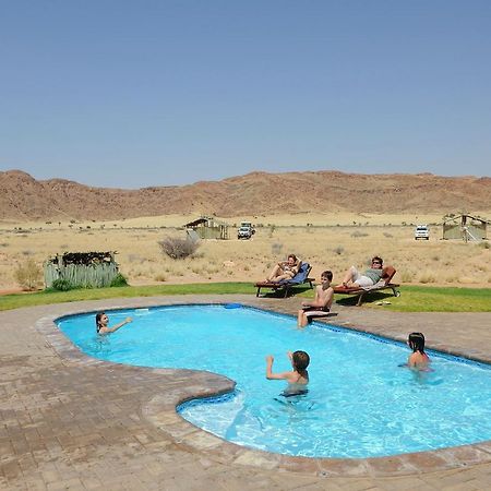 Sossus Oasis Campsite Сесрием Экстерьер фото