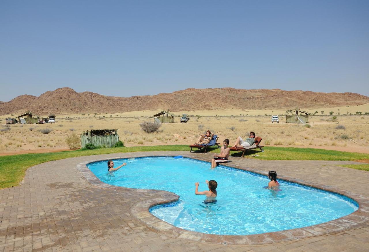 Sossus Oasis Campsite Сесрием Экстерьер фото