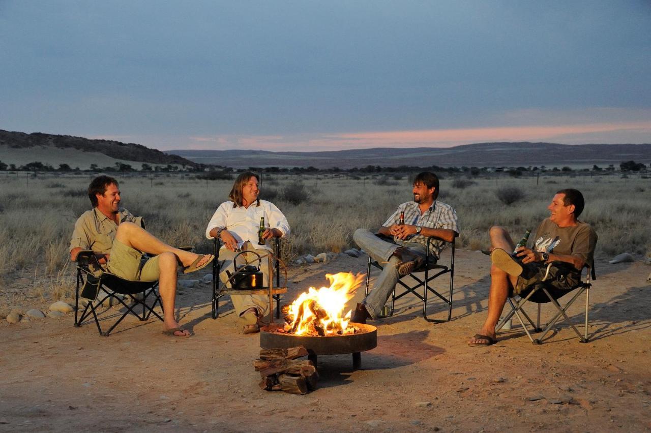 Sossus Oasis Campsite Сесрием Экстерьер фото